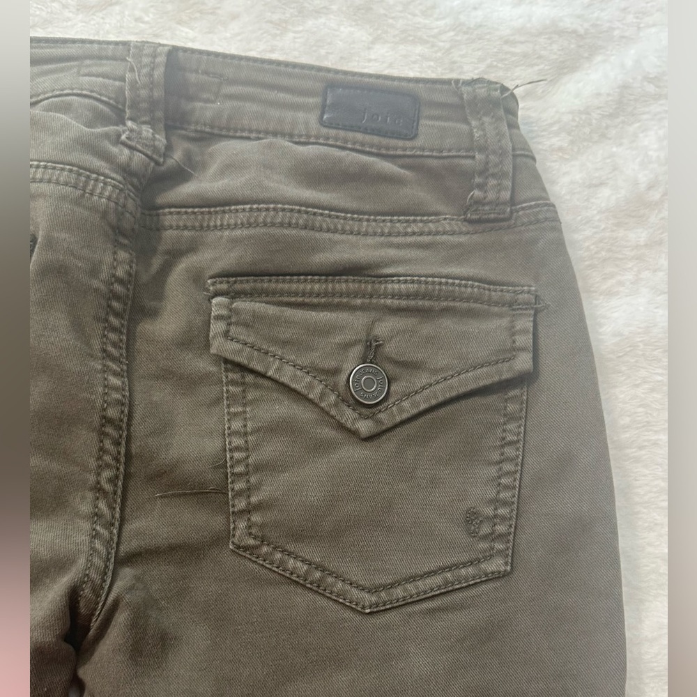 Joie So Real Skinny Green Pants with Sleek Stretch Fit - Picture 12 of 16